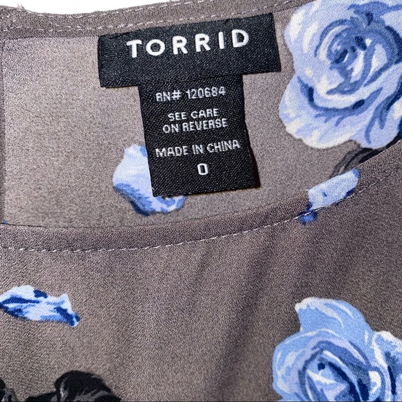 Torrid Floral Grey and Blue Sleeveless Hi- Low Top Size 0X - Picture 12 of 15